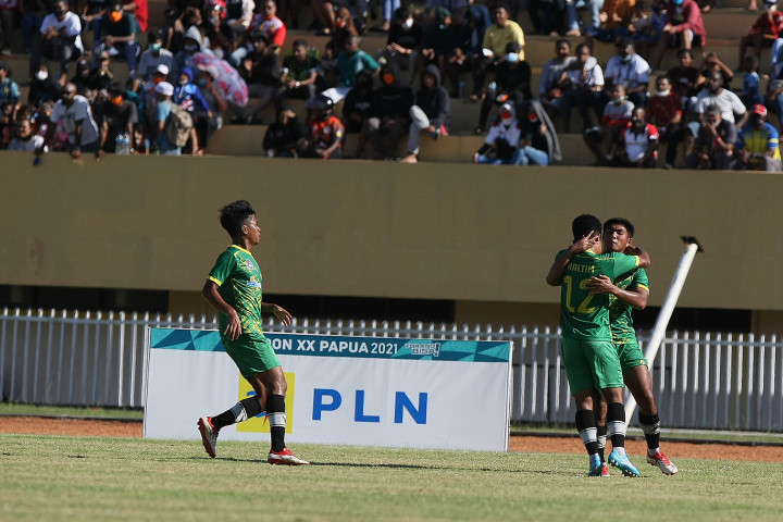 Gol dari Kaltim merupakan gol bunuh diri dari bek Papua Ari Wakum.