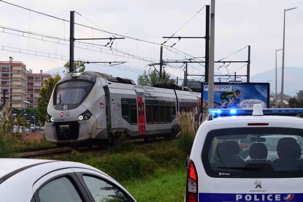 Tiga migran meninggal dunia dan satu terluka parah akibat tertabrak kereta api di Prancis selatan, Selasa, 12 Oktober 2021 waktu setempat.