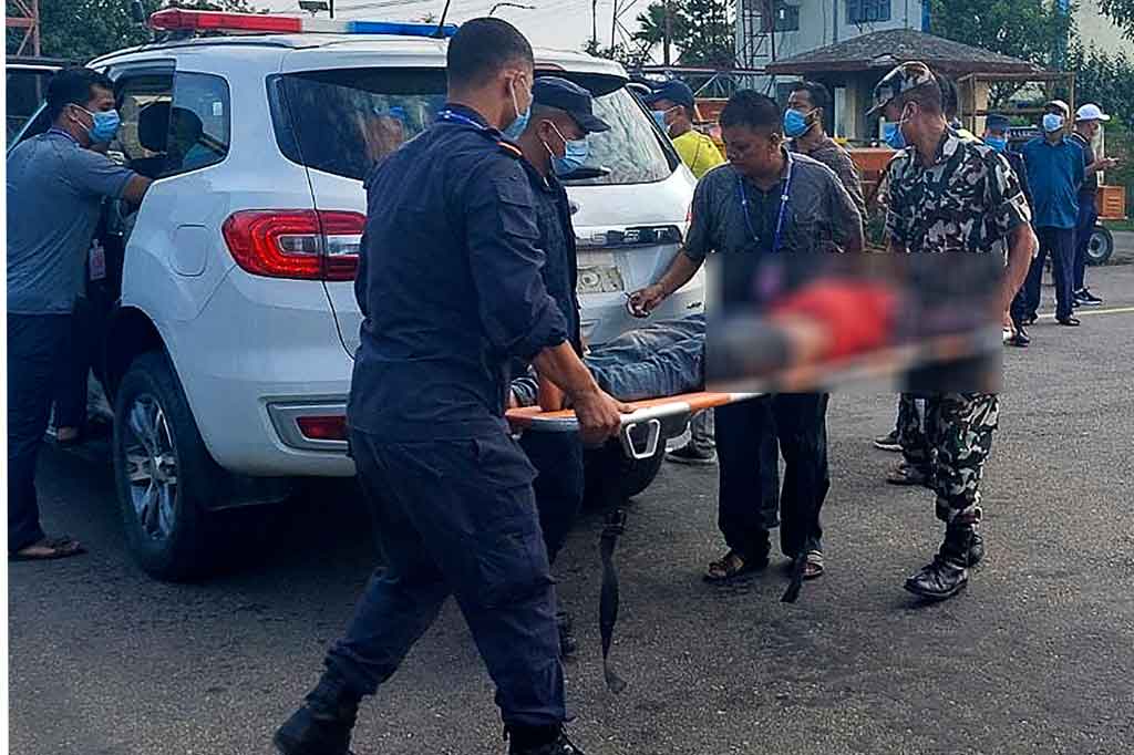 Bus itu melaju dari Distrik Banke selatan ke daerah Mugu dan diyakini membawa sedikitnya 45 orang. Banyak di antaranya mereka yang bepergian untuk merayakan festival Hindu Dashain.