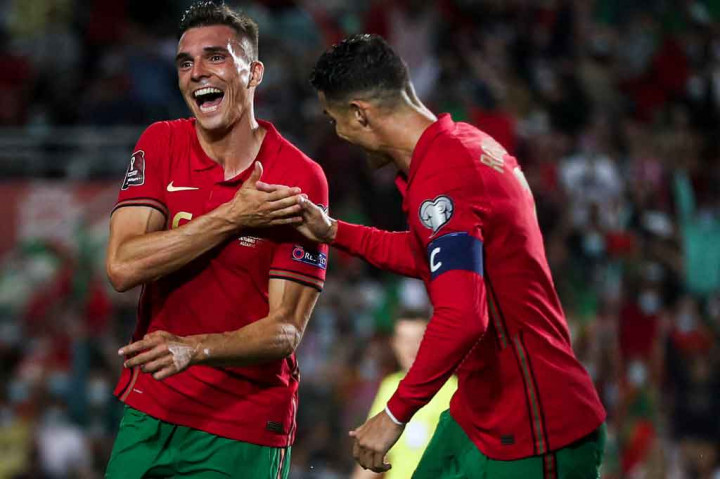 Pada menit ke-69 gawang Moris kembali kebobolan lewat sundulan Joao Palhinha yang memanfaatkan sepak pojok Bruno Fernandes. Portugal unggul 4-0.