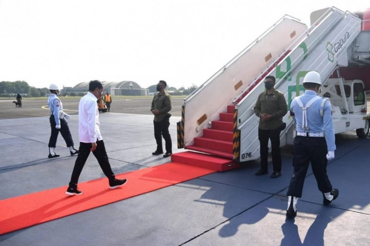 Presiden Joko Widodo bertolak ke Provinsi Jawa Timur, dalam rangka kunjungan kerja, Selasa, 12 Oktober 2021. Dalam kunjungannya Jokowi akan melakukan groundbreaking pembangunan smelter PT Freeport Indonesia di kawasan KEK Gresik.