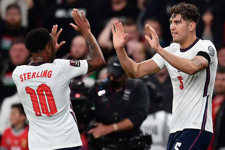 Tertinggal satu gol, Inggris menaikkan tempo permainan untuk berusaha menyamakan kedudukan. Pada menit ke-37, upaya Inggris sukses membuahkan hasil berkat gol John Stones dari jarak dekat setelah menyambar bola tendangan bebas Phil Foden dari sisi kiri. Kedudukan imbang 1-1 bertahan hingga turun minum.