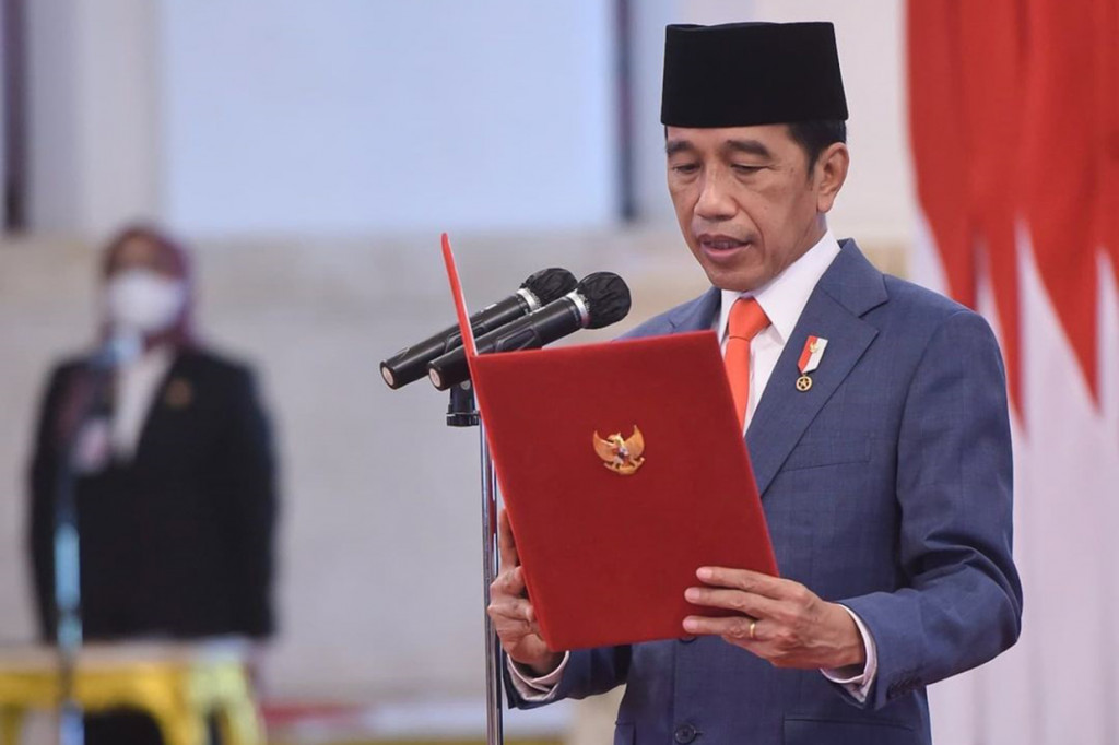 Pelantikan dimulai dengan pembacaan sumpah dipandu langsung oleh Jokowi yang kemudian diikuti oleh Megawati dan jajaran Dewan Pengarah BRIN.