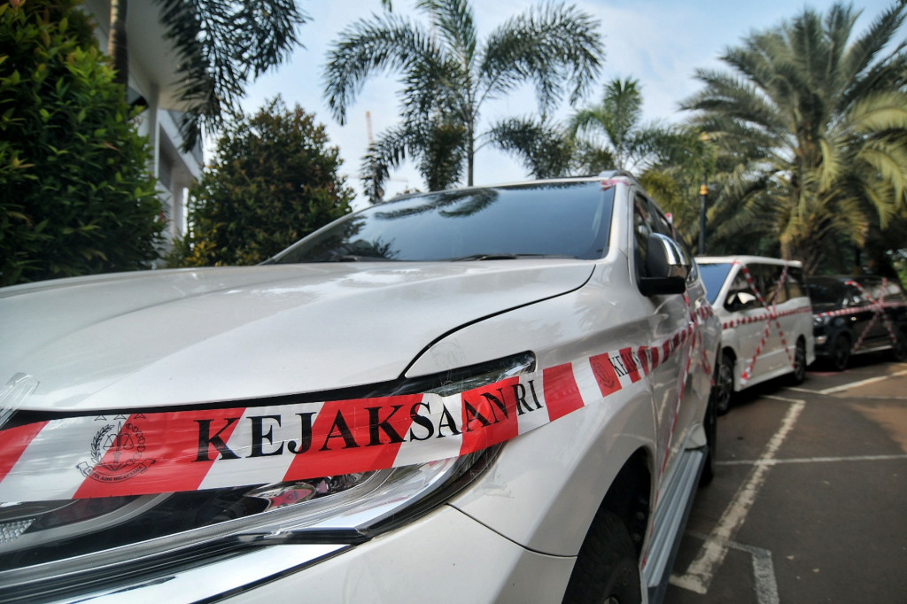 Direktur Penyidikan pada Jaksa Agung Muda Bidang Tindak Pidana Khusus Kejaksaan Agung Supardi  mengatakan, dari penyitaan aset mobil itu, penyidik berencana membidik Muddai Madang dan A. Yaniarsyah dengan pasal tindak pidana pencucian uang (TPPU).