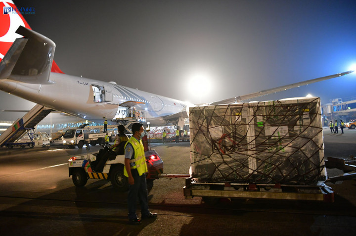 Ia menyatakan, dengan ketibaan vaksin ini, total dukungan vaksin Prancis yang telah diterima Indonesia berjumlah 3.852.340 dosis. Jumlah itu melebihi komitmen awal yaitu 3 juta dosis yang disampaikan Presiden Prancis, Emmanuel Macron, kepada Presiden Joko Widodo pada 4 Agustus 2021 yang lalu.