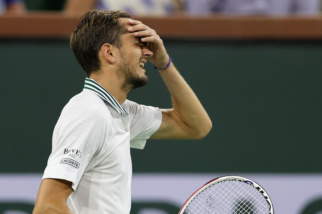 Juara bertahan AS Terbuka Daniil Medvedev tersingkir dari ATP Indian Wells Masters, Rabu, 13 Oktober 2021 waktu setempat. 