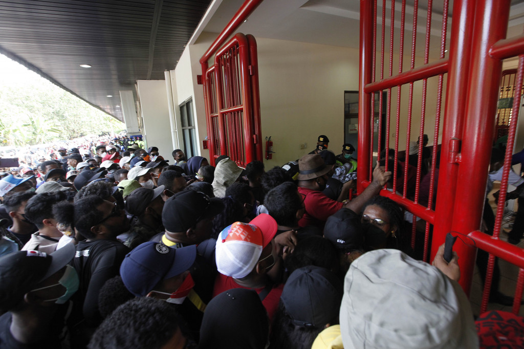 Pengurus Besar PON XX Papua 2021 memang menyediakan kuota penonton sebesar 25 persen dari total kapasitas Stadion Mandala.