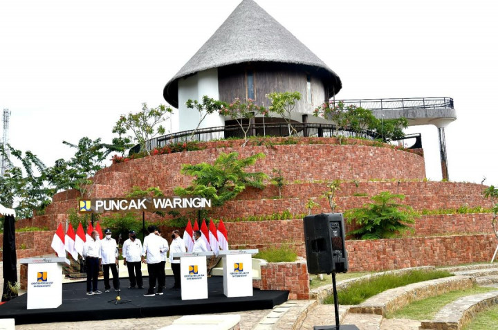 Jokowi meresmikan penataan Kawasan Puncak Waringin, Kawasan Batu Cermin, dan delapan ruas jalan di Labuan Bajo dalam kunjungan kerjanya ke Provinsi NTT.