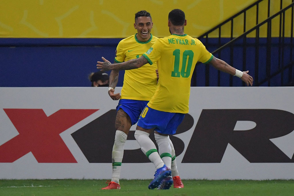 Pada menit ke-58, Brasil justru mencetak gol ketiga melalui sepakan Raphinha ke tiang jauh setelah menerima umpan dari Neymar dari situasi serangan balik. Skor menjadi 3-0.