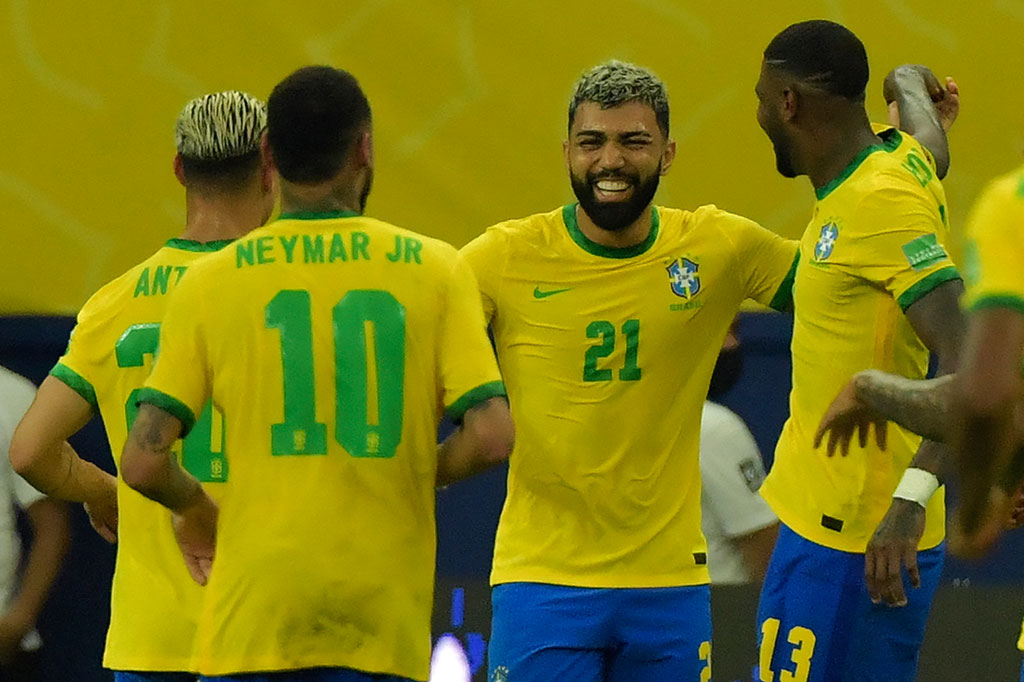 Delapan menit kemudian, Brasil merestorasi keunggulan tiga gol lewat sundulan Gabriel Barbosa setelah menerima umpan Neymar. Keunggulan tuan rumah menjadi 4-1 bertahan hingga laga usai.
