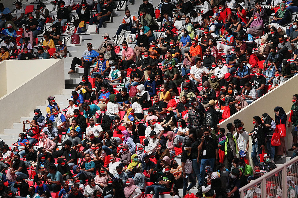 Maria warga Sentani, Jayapura berharap penutupan PON tak kalah meriahnya dibandingkan dengan pembukaan. 