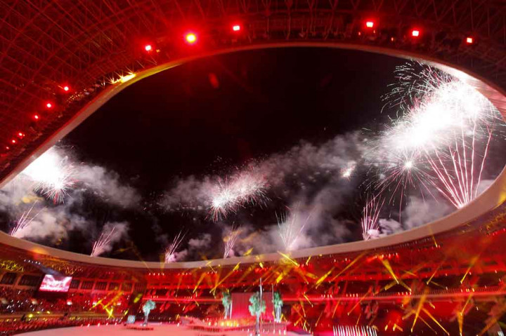 Upacara penutupan PON dimeriahkan sejumlah selebritas dalam negeri antara lain NOAH, Saykoji, Iwa K, Yura Yunita, dan Andi Rianto, selain juga selebritas asal Papua seperti Nogei, dan Blasta Rap Merauke.