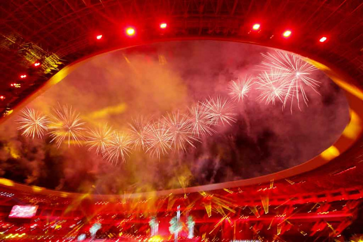 Upacara penutupan PON, sebagaimana pada pembukaan, juga terbatas bagi penonton, yaitu hanya 25 persen dari kapasitas stadion yang mencapai 40 ribu orang.