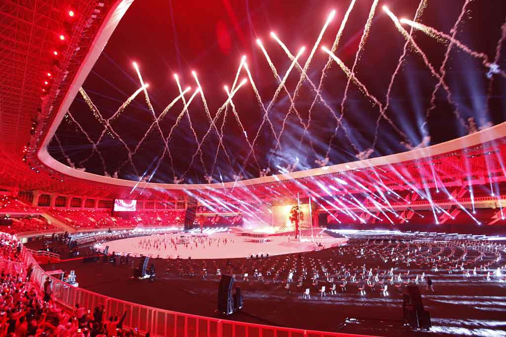 Acara tersebut juga menampilkan tarian adat Provinsi Aceh dan Sumatera Utara yang bakal menjadi tuan rumah bersama pesta olahraga nasional empat tahunan itu 2024 mendatang.