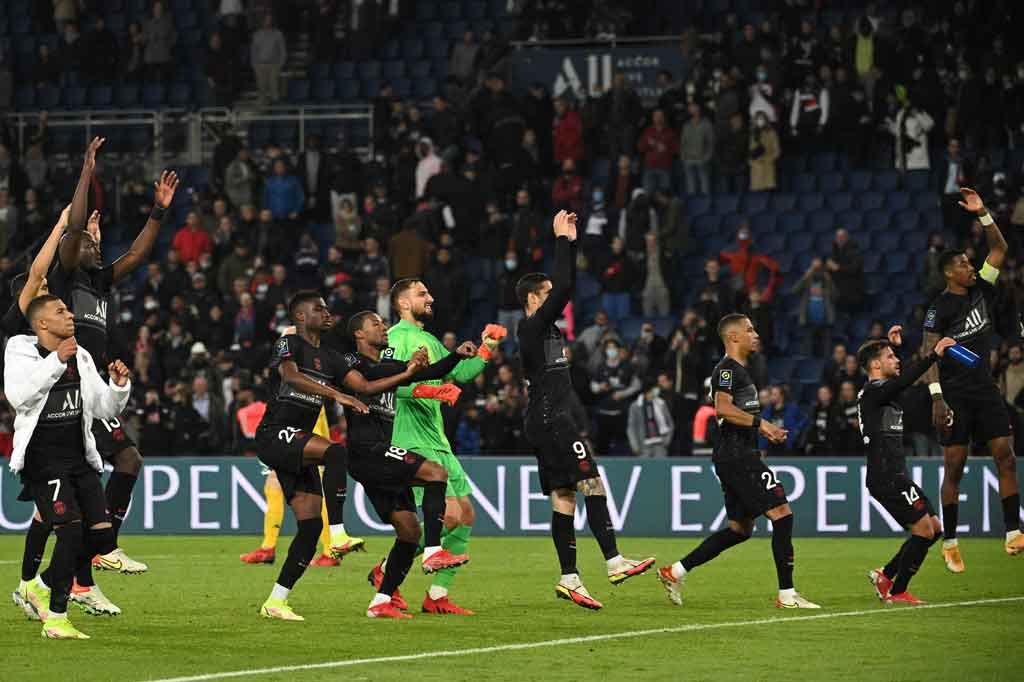 Dengan hasil tersebut PSG kukuh di puncak klasemen Ligue 1 dengan 27 poin unggul sembilan poin atas Lens yang ada di tempat kedua. Sementara Angers di urutan keempat dengan 16 poin. 