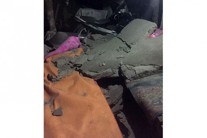 Episentrum gempa terletak di koordinat 8,32 Lintang Selatan, 115,45 Bujur Timur, 8 kilometer (km) barat laut Karangasem dengan kedalaman 10 km.