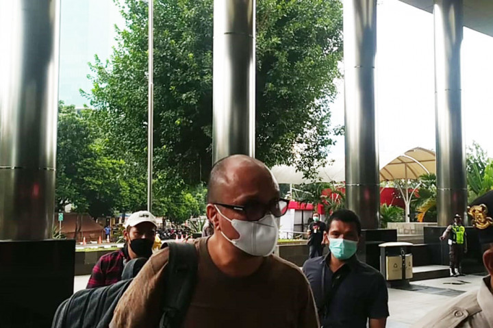 Rombongan yang terjaring OTT tersebut tiba di Gedung Merah Putih KPK, Jakarta sekitar pukul 10.09 WIB. Dikawal petugas, mereka tanpa memberikan keterangan apapun kepada wartawan dan langsung memasuki  gedung KPK untuk menjalani pemeriksaan lanjutan.