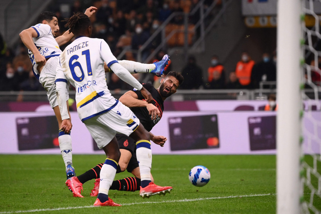 Gol bunuh diri Koray Gunter pada menit ke-78 pun memastikan kemenangan AC Milan di markas sendiri.