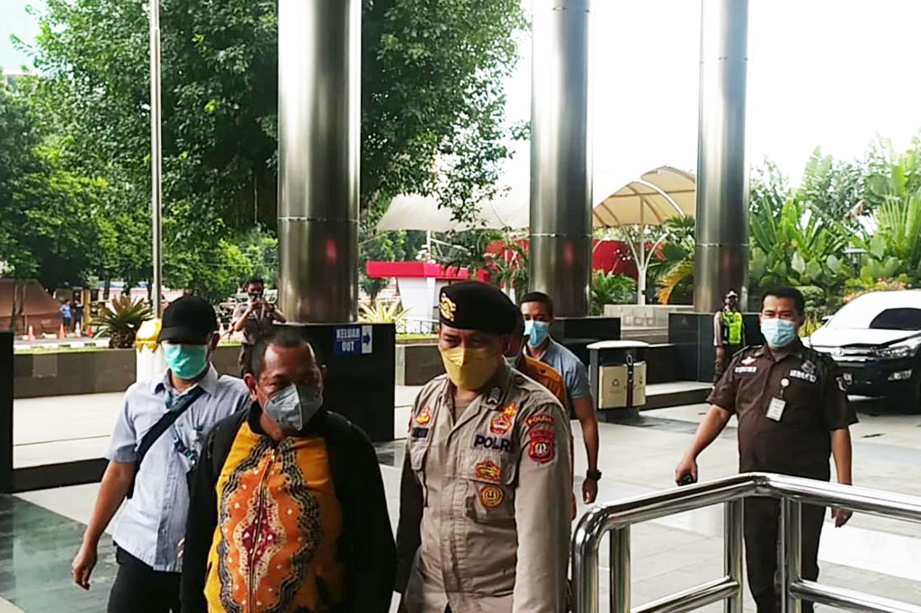 Komisi Pemberantasan Korupsi (KPK) melakukan operasi tangkap tangan (OTT) terhadap Bupati Musi Banyuasin (Muba) Dodi Reza Alex Noerdin bersama lima orang lainnya di Kabupaten Muba, Sumatera Selatan, Jumat, 15 Oktober 2021. Mereka kini telah tiba di Gedung KPK, Jakarta.