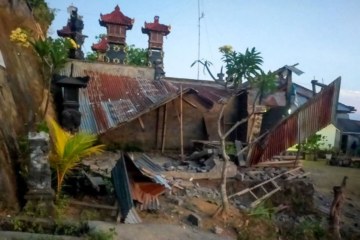 3 Foto Terpopuler: Potret Kerusakan Akibat Gempa Bali hingga OTT