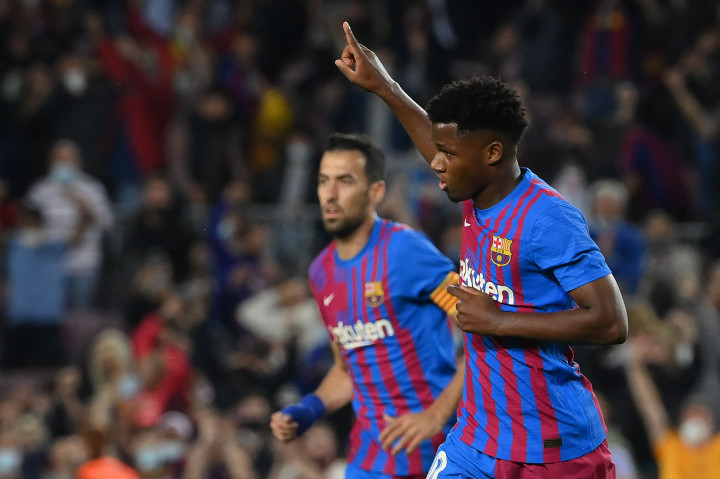 Barcelona kemudian bangkit untuk berbalik unggul sebelum babak pertama tuntas.