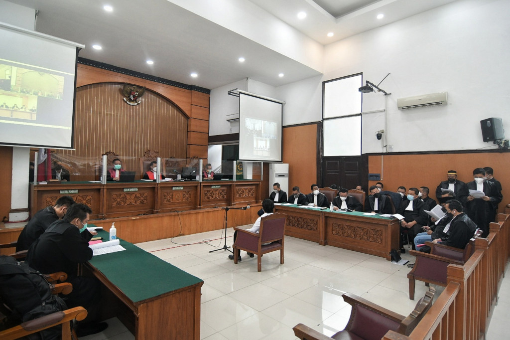 Suasana sidang kasus unlawfull killling atau pembunuhan Laskar Front Pembela Islam (FPI) di Pengadilan Negeri Jakarta Selatan, Senin, 18 Oktober 2021. PN Jaksel mengelar sidang perdana kasus unlawfull killling atau pembunuhan Laskar FPI dengan terdakwa Ipda M Yusmin Ohorella dan Briptu Fikri Ramadhan. 