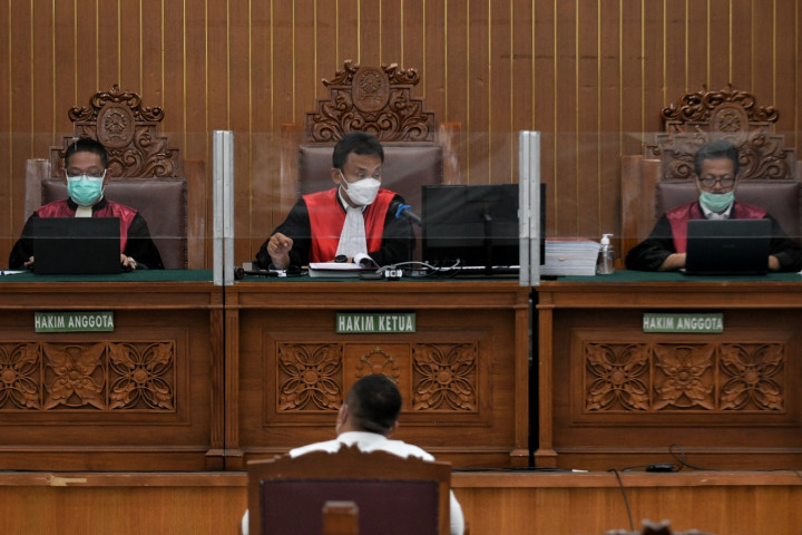 Persidangan dipimpin ketua majelis hakim M Arif Nuryanta serta dua anggota yakni Haruno dan Elfian.