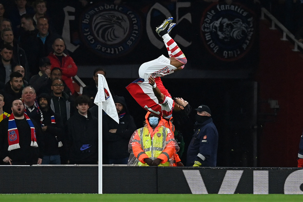 Arsenal selaku tuan rumah berhasil unggul terlebih dahulu berkat gol Pierre-Emerick Aubameyang pada menit ke-8.