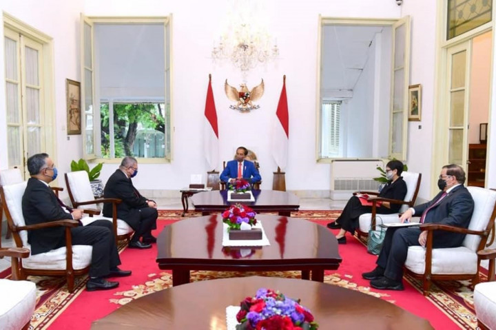 Dalam pertemuan tersebut, Presiden mengatakan Malaysia adalah tetangga dekat Indonesia dan hubungan kedua negara penting untuk terus ditingkatkan.