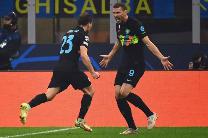 Nerazzurri perlahan-lahan menguasai jalannya pertandingan dan sukses membuka keunggulan pada menit ke-34 lewat tendangan voli Edin Dzeko menyambar umpan sundulan Arturo Vidal dalam situasi sepak pojok. Skor 1-0 bertahan hingga turun minum.