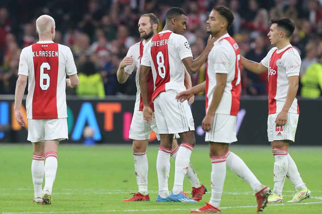 Kemenangan tersebut Ajax memantapkan posisinya di puncak klasemen dengan koleksi sembilan poin penuh, unggul tiga poin atas Dortmund yang harus puas tertahan di tempat kedua.