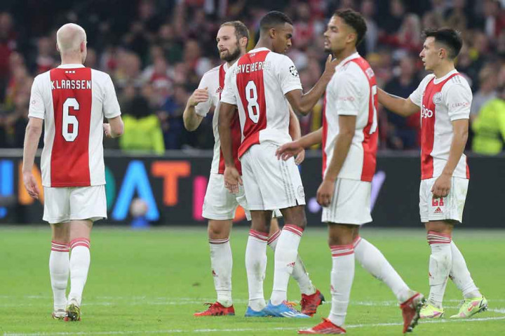Kemenangan tersebut Ajax memantapkan posisinya di puncak klasemen dengan koleksi sembilan poin penuh, unggul tiga poin atas Dortmund yang harus puas tertahan di tempat kedua.