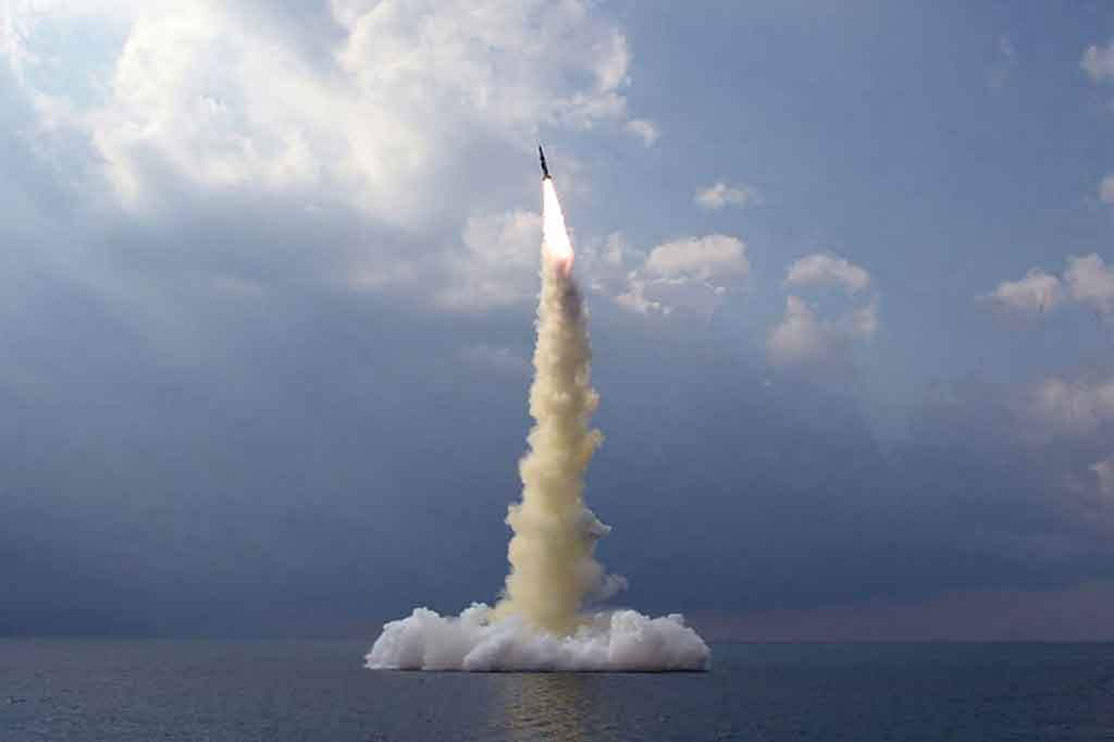 Kemampuan rudal berbasis kapal selam yang terbukti akan membawa persenjataan Korut ke tingkat yang baru, memungkinkan penyebaran jauh melampaui semenanjung Korea dan kemampuan serangan kedua jika terjadi serangan terhadap pangkalan militernya.