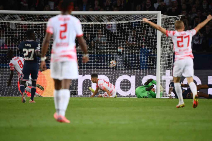 Pada menit ke-27 Die Bullen mendapatkan peluang untuk menyamakan kedudukan lewat Silva. Sayangnya sontekannya dari dalam kotak penalti masih membentur mistar gawang.   Namun, semenit kemudian kerja keras Leipzig akhirnya membuahkan hasil saat Angelino mengirimkan umpan silang apik yang disambut sempurna oleh Silva demi membuat kedudukan imbang 1-1.