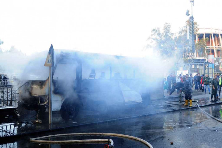 Serangan bom menghantam sebuah bus tentara di Damaskus, Rabu, 20 Oktober 2021. Peristiwa paling berdarah yang menyerang ibu kota Suriah dalam empat tahun itu mengakibatkan 14 orang meninggal dunia.
