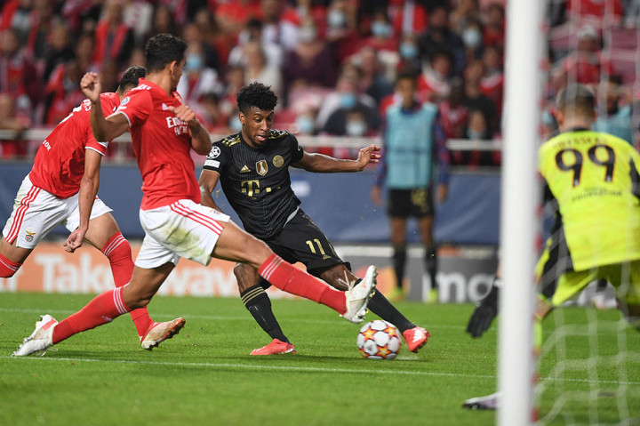 Peluang kembali didapat tim tamu lewat Kingsley Coman pada menit ke-29, namun tembakan pemain asal Prancis itu juga digagalkan oleh Vlachodimos.