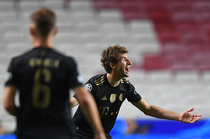 Selepas turun minum, Bayern makin bermain agresif. Thomas Muller sempat membobol gawang Benfica pada menit 52, tetapi kembali dianulir wasit karena dianggap berada dalam posisi offside.
