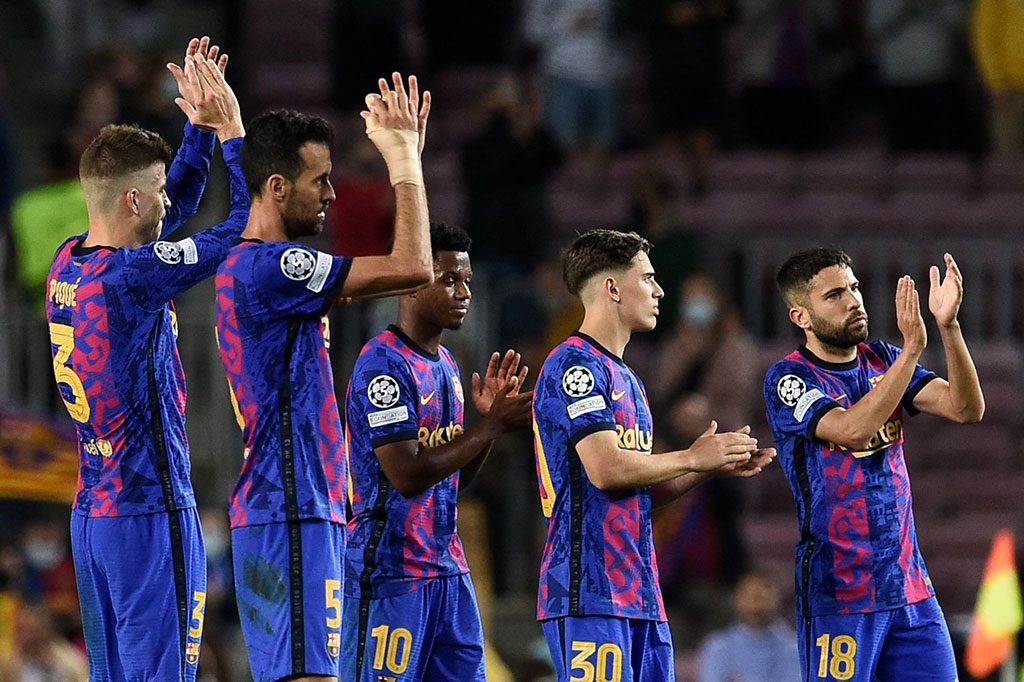 Tak ada lagi gol yang tercipta hingga peluit panjang dibunyikan wasit, dan Barcelona mengamankan kemenangan pertama mereka di Liga Champions musim 2021-22. Hasil ini membuka peluang Barcelona lolos ke fase gugur. Posisi mereka saat ini naik ke urutan ketiga dengan 3 poin, meninggalkan Kiev di posisi juru kunci yang baru mengoleksi 1 poin.