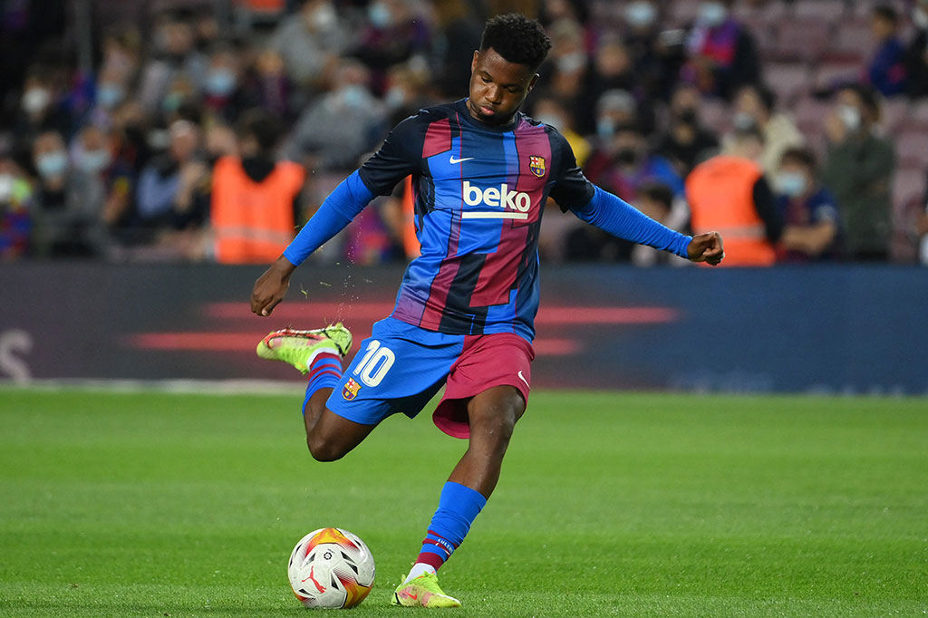 Dia dengan cepat membuktikan dirinya sebagai salah satu talenta muda paling menarik di dunia setelah menjadi pemain termuda yang mencetak gol di Liga Champions dan pemain termuda yang mencetak gol untuk timnas Spanyol.