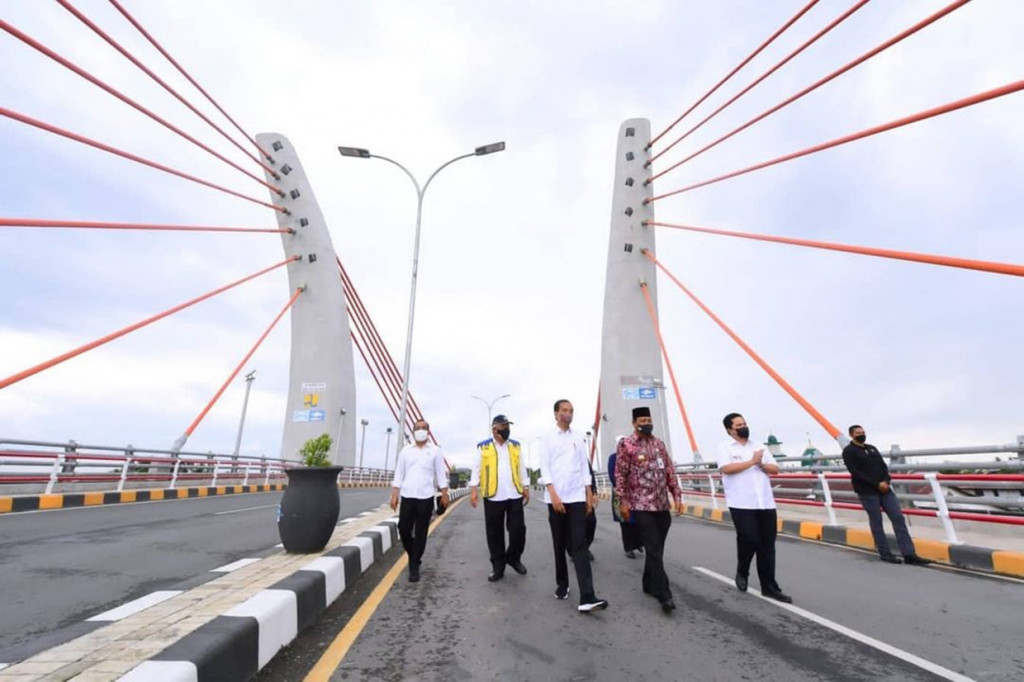 Pekerjaan jembatan menggunakan dana dari Surat Berharga Syariah Negara (SBSN) 2018-2021 senilai Rp278 miliar dengan kontraktor PT Wijaya Karya (Persero) Tbk-PT Pandji, KSO dengan skema pekerjaan tahun jamak (multiyears).