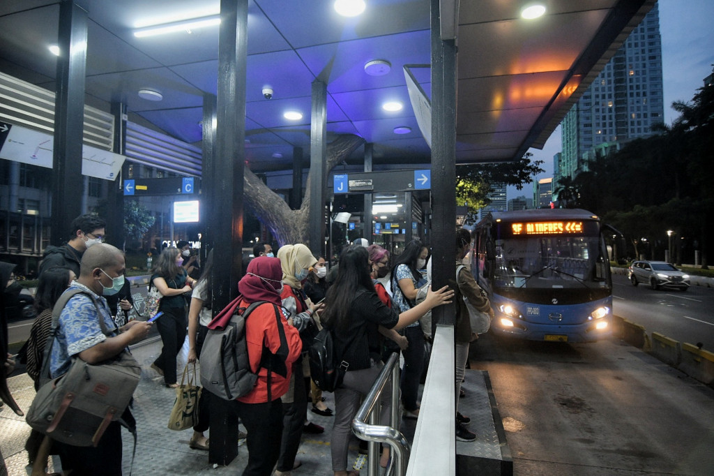 Kebijakan ini sebagai tindaklanjut dari Keputusan Gubernur (Kepgub) Nomor 1245 Tahun 2021 tentang Pemberlakuan Pembatasan Kegiatan Masyarakat (PPKM) Level 2.