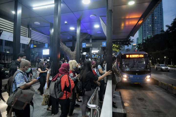 Kebijakan ini sebagai tindaklanjut dari Keputusan Gubernur (Kepgub) Nomor 1245 Tahun 2021 tentang Pemberlakuan Pembatasan Kegiatan Masyarakat (PPKM) Level 2.