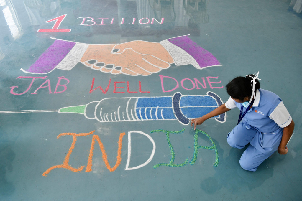 India melewati tonggak sejarah besar pada Kamis, 21 Oktober 2021, ketika jumlah dosis vaksin Covid-19 di negara itu melampaui 1 miliar suntikan.