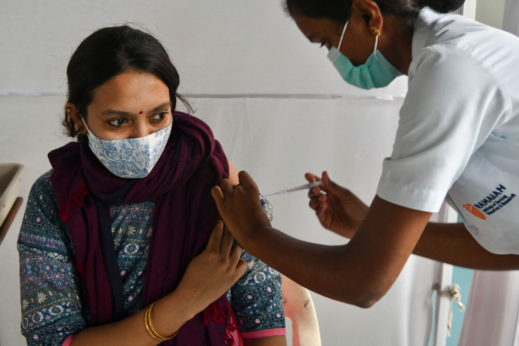 Jumlahnya dua kali lipat dari jumlah vaksin yang diberikan di Amerika Serikat, lima kali lipat dari Jepang, sembilan kali lipat dari Jerman dan 10 kali lipat jumlah dosis vaksin yang diberikan di Prancis.