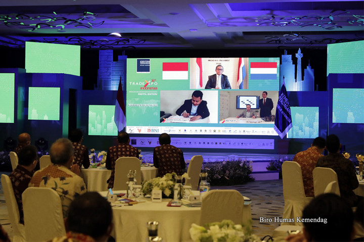 Pada pembukaan TEI l-DE 2021 ini, dilakukan 33 penandatanganan kontrak kerja sama (MoU) dagang antara pelaku usaha Indonesia dan importir dari 11 negara, yaitu Australia, Belanda, Brasil, Hongaria, India, Jerman, Jepang, Kanada, Korea Selatan, Mesir, dan Tiongkok dengan nilai transaksi sebesar USD 800,57 juta atau senilai Rp11,30 triliun.