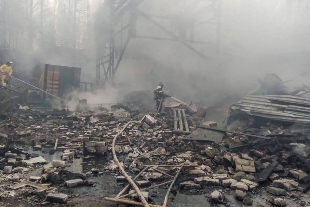 Sedikitnya 15 orang tewas dalam kebakaran pada Jumat, 22 Oktober 2021, di sebuah pabrik di tenggara Moskow, ibu kota Rusia. Pabrik tersebut memproduksi bahan peledak industri dan persenjataan.