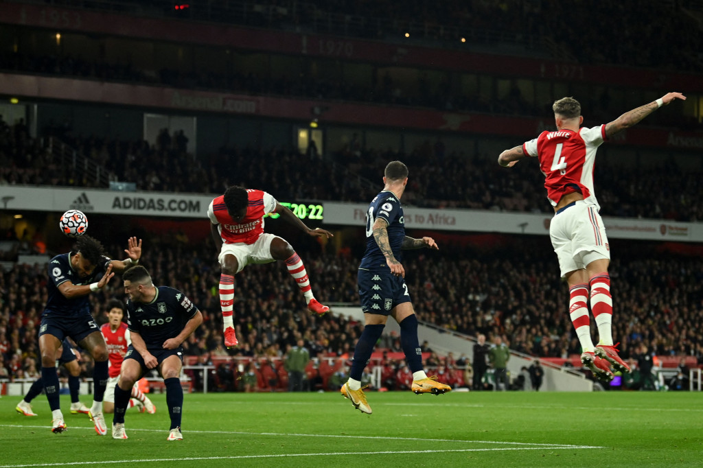Tim besutan Mikel Arteta itu mendominasi sejak babak pertama dan sudah unggul 2-0 lewat Thomas Partey dan Pierre-Emerick Aubameyang.