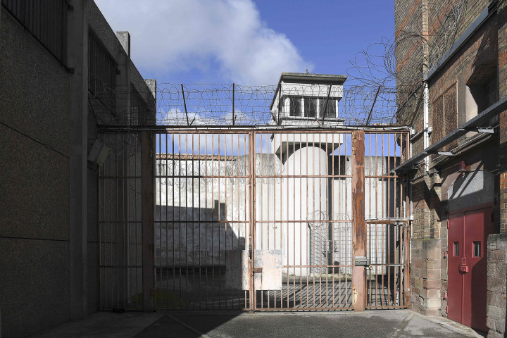 Sebuah menara pengawas di penjara Mulhouse (Maison d'arret), Prancis Timur, 22 Oktober 2021.