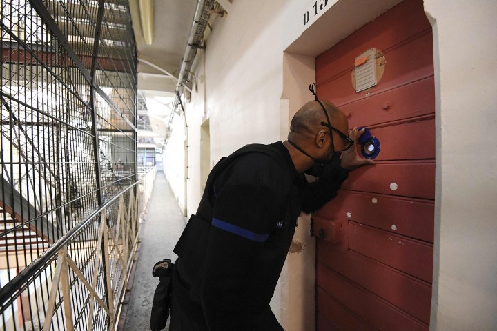 Penjara Mulhouse mirip dengan penjara county di Amerika Serikat yang menahan tahanan kurang dari satu tahun. 