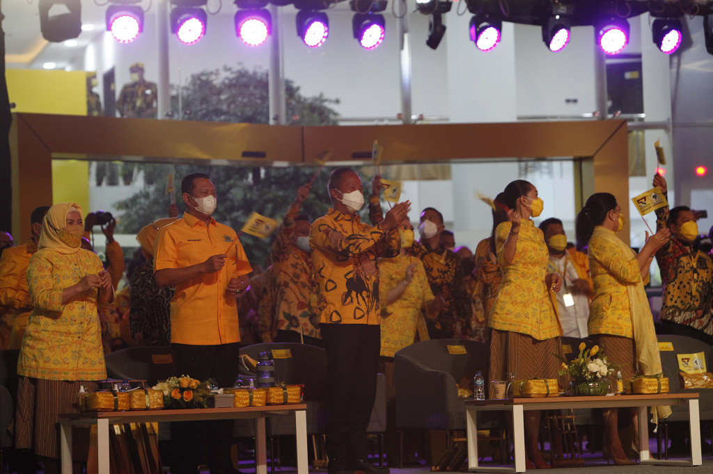 Pimpinan DPP Partai Golkar yang hadir dalam malam puncak HUT Partai Golkar Ke-57 di Jakarta, Sabtu, 23 Oktober 2021, malam. 